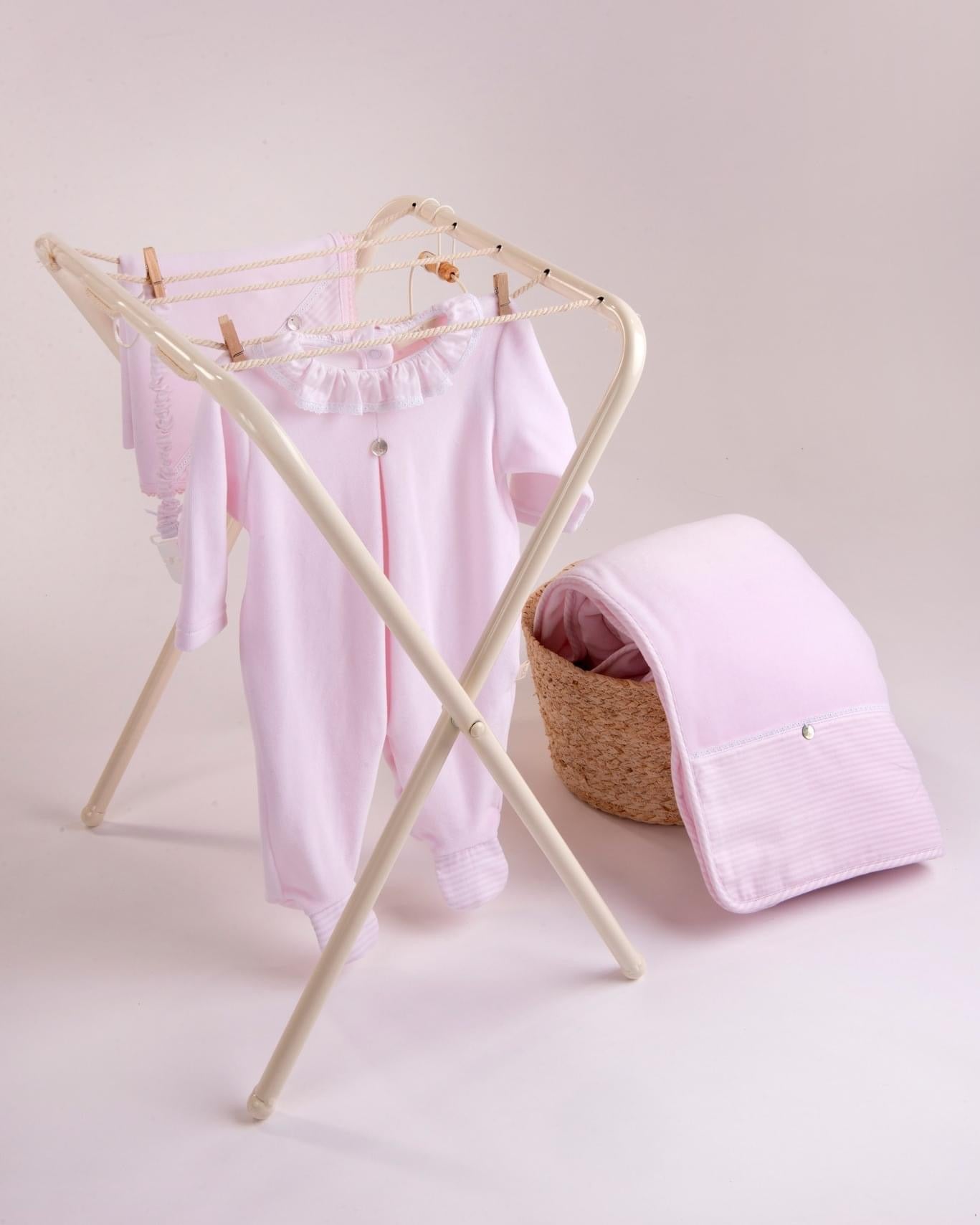 Strampler mit Piqué-Kragen für Mädchen. Rosa Farbe. 100% Baumwolle.