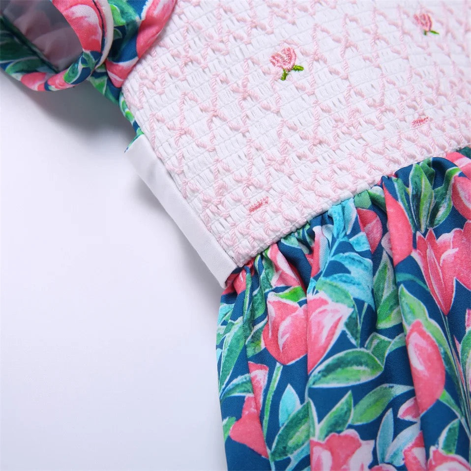Hand gesmoktes Tulpenkleid