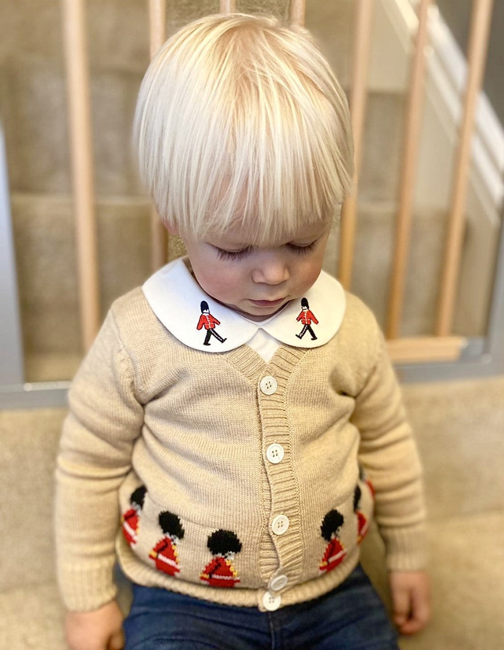 Pullover aus Strick mit Soldaten